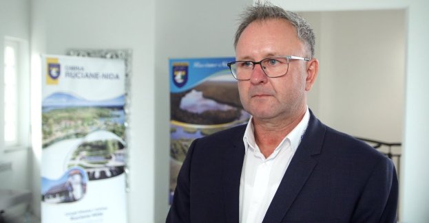 Władze województwa warmińsko-mazurskiego i lokalni przedsiębiorcy widzą wpływ trudnej sytuacji geopolitycznej na turystykę w regionie. Pierwsza połowa roku przyniosła wprawdzie wzrost liczby turystów krajowych i udzielonych im noclegów, za to w przypadku turystów zagranicznych zanotowano spadek. Turystyka pozostaje kluczową gałęzią gospodarki regionu, a pieniądze z budżetu UE kierowane są w dużej mierze na rozwój infrastruktury transportowej i turystycznej. Gminy liczą, że w przyszłej perspektywie finansowej, w związku ze zmianami struktury budżetu, nie utracą wpływu na wydatkowe środki.